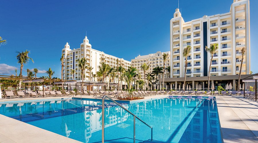Riu Vallarta family-friendly all-inclusive resort in Nuevo Vallarta with beachfront pools, water park, and affordable vacation packages.